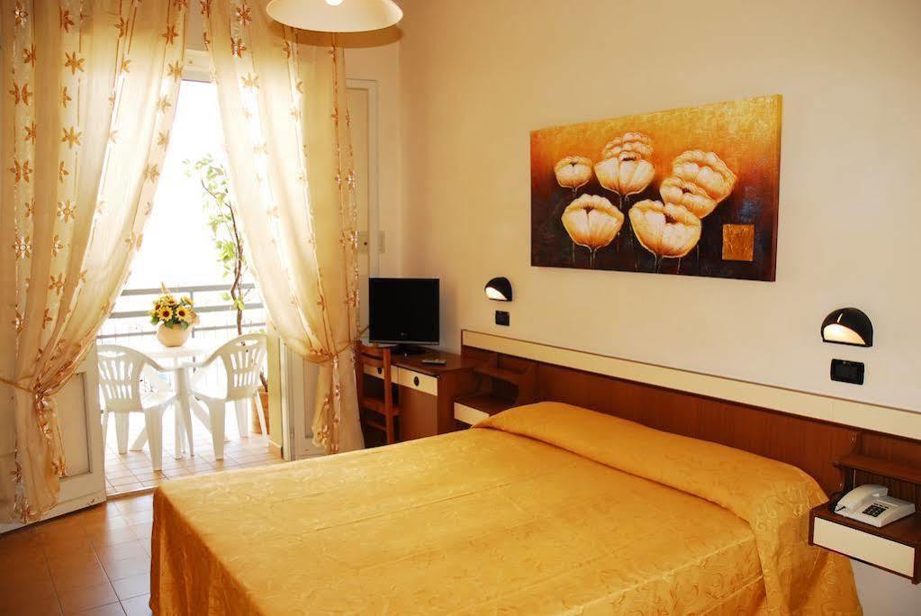 Hotel Devon Rooms & Breakfast Cesenatico Eksteriør bilde