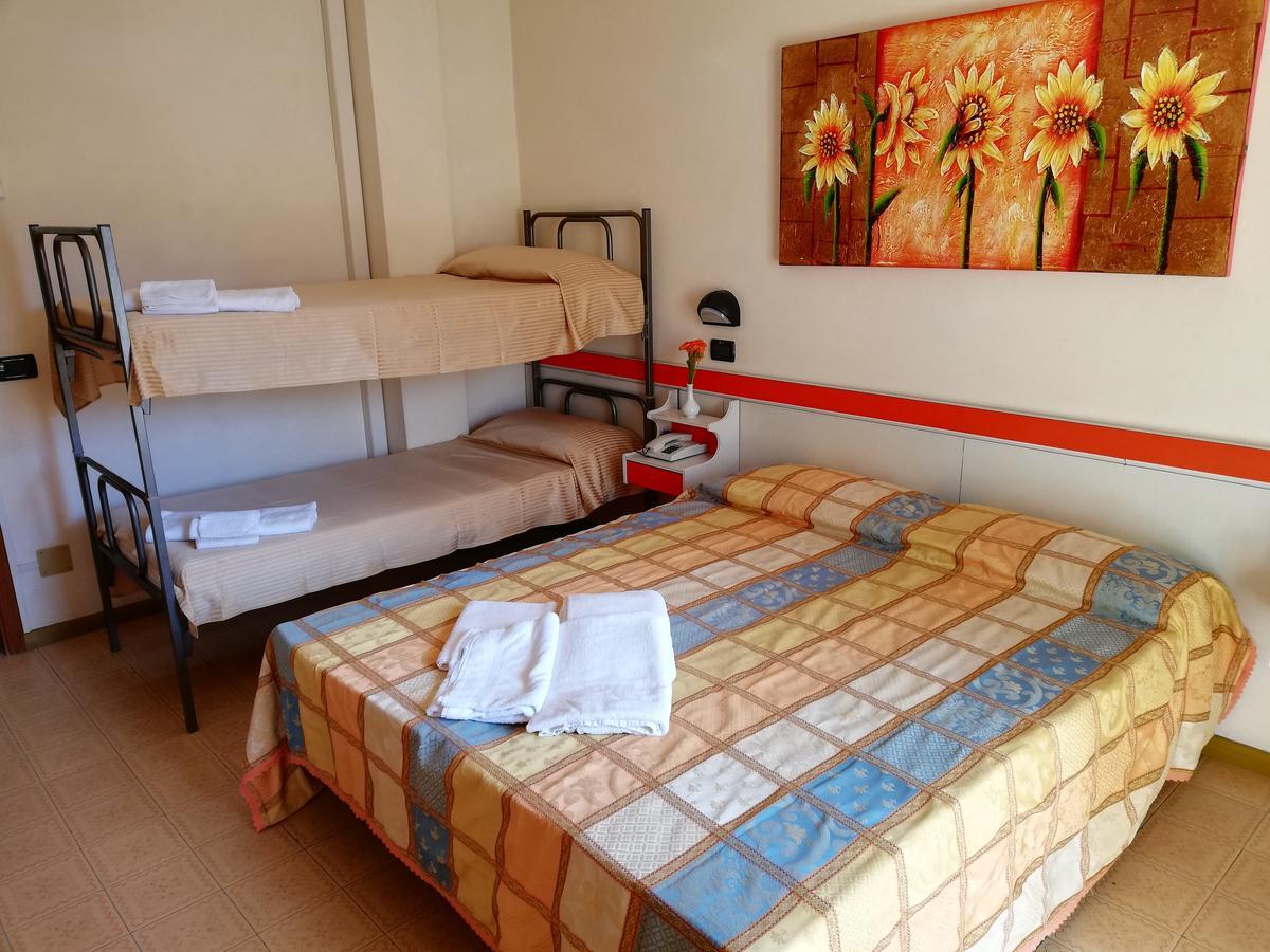 Hotel Devon Rooms & Breakfast Cesenatico Eksteriør bilde