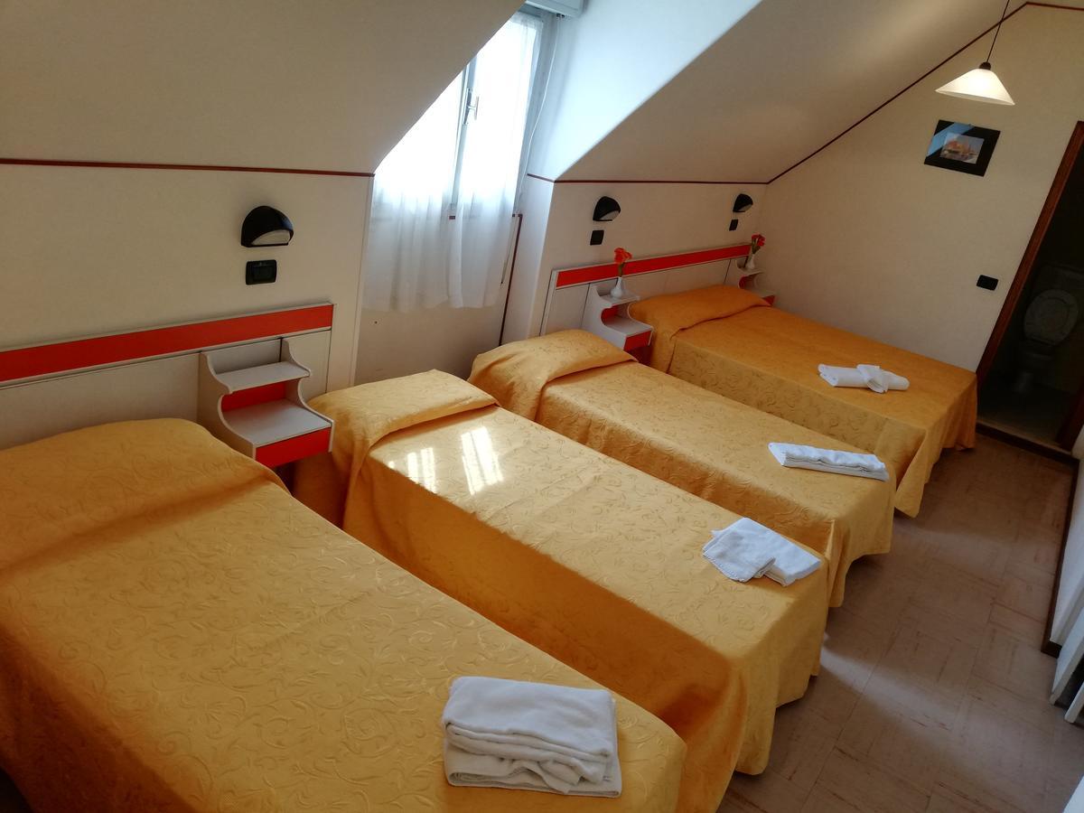 Hotel Devon Rooms & Breakfast Cesenatico Eksteriør bilde