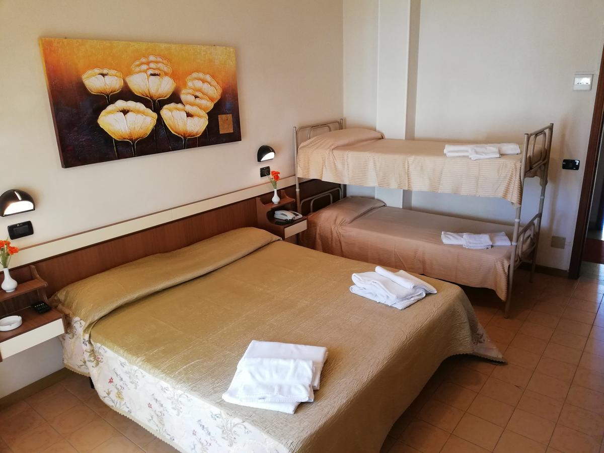 Hotel Devon Rooms & Breakfast Cesenatico Eksteriør bilde